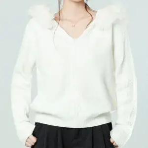 [패션시그널]유니크 퍼후드 브이넥 꽈배기 니트 E280D7