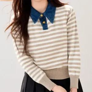 [패션시그널]스트라이프 데님카라넥 니트 D50A27