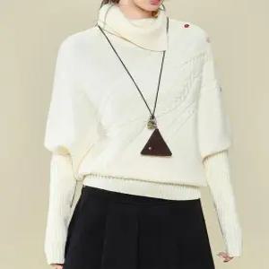 [패션시그널]숄더버튼라인 가오리핏 니트 ED6F2A