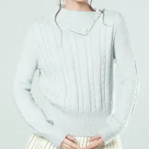 [패션시그널]사선버튼 반목 꽈배기패턴 니트 F38EF4