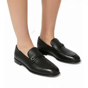 페라가모 26SS 간치니 오너먼트 모카신 (022385 768125)