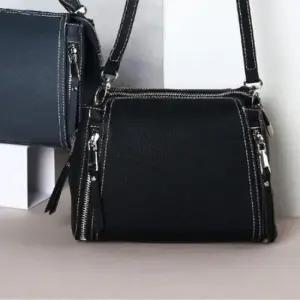 토트 크로스 가죽백 스티치 스퀘어 가방 블랙