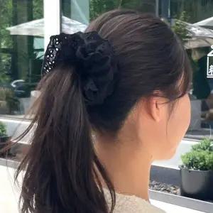 펀칭 레이스 스크런치 곱창밴드 블랙