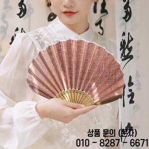 일본식 복고풍 쉘 모양의 팬 실크 옷감 대나무 접는 펜던트 웨딩 핸드 솔리드 컬러 곡선