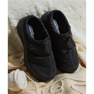 아키클래식 AKIII CLASSIC 밴프 리커버리 패딩 뮬 트리플블랙