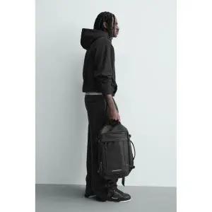 ZARA 자라 테크닉 여행 백팩 - 블랙 126395