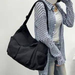 [패션] 여성 4컬러 빅사이즈 네개 포켓 숄더백 대학생 가방