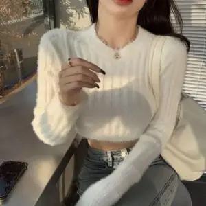 [JED] 크롭 여성복 니트 앙고라 라운드넥 패션복 데일리