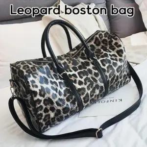 레오파드 보스턴 가방 트래블백