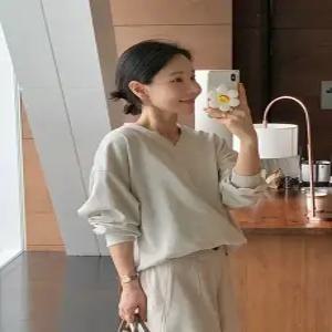 마틸다 세미크롭 브이넥 맨투맨 (3 color)