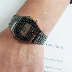 카시오 A168WGG-1A 공용 메탈 그레이크롬도금 손목시계