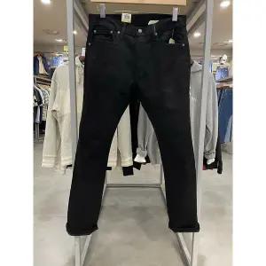 [리바이스][리바_이스] 남성 502 테이퍼드 핏 블랙청바지(502-0001) (P001970469)