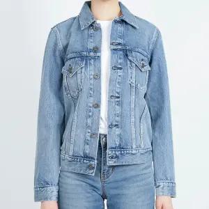 리바이스 여성 청자켓 LMC 스트롱 숄더 트러커 미디엄블루  A03210000