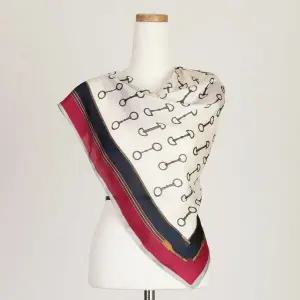 [하프클럽/샵앤]여성중년가을버클실크고급스카프LMD-WSC-0379-레드