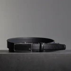 헤지스 액세서리 블랙 버클 H로고 소가죽 자동벨트 HJBE5E161BK