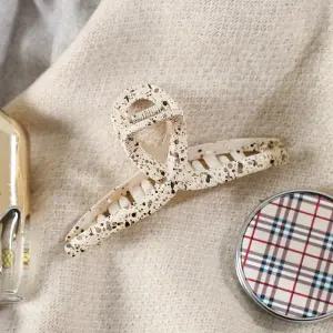 [비투비월드][엔젤슈슈] 페인팅 꼬임 대왕 집게핀(아이보리)