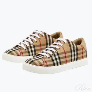 버버리 체크 레더 스니커즈 8049777
