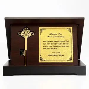 한국기업금거래소 24K 순금 황금열쇠상패 세로형 금박명판 11.25g 모형열쇠 무료
