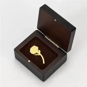 한국기업금거래소 부모님 어버이날 24K 순금카네이션 배지 3.75g