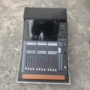 베링거 윙 컴팩트 하드케이스 채널 음향박스 콘솔 박스 메인 디지털믹서