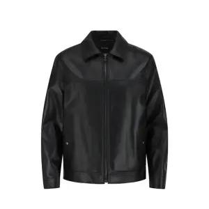 [롯데백화점]에디션 페이크 레더 가죽 트러커 자켓 NEF4JJ1603