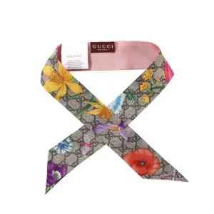 [구찌]26SS (609317 3G001 9772) 여성 GG 플로라 프린트 스카프