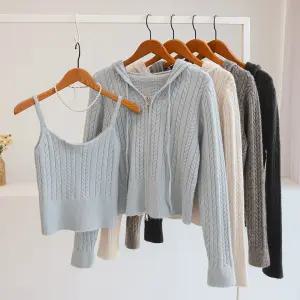 [잇수다] (SET) 라렌타 꽈배기 케이블 투웨이 후드 니트 집업 가디건 + 나시 세트