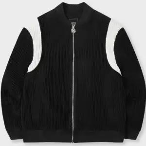 [롯데백화점]본매그넘 플리츠 슬라이더 바시티 점퍼 블랙BN4SJP440BK