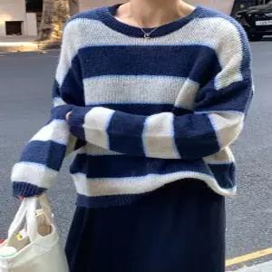 어바웃 배색 루즈핏 긴팔 니트 (one color)