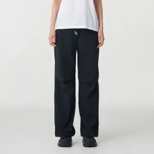 [코오롱스포츠](강남점) 여성 루즈핏 파라슈트 팬츠 데이팩 TVPNM25692BLK