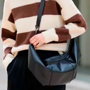 아엘리에 301벨루나 크로와상백 스백 슬링 미니스 숄더 여성가방 미니 하프문스백 반달스 데일리 가죽 스트