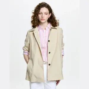 [롯데백화점]헤지스레이디스 경량 하프 트렌치 코트 HSCO6B301