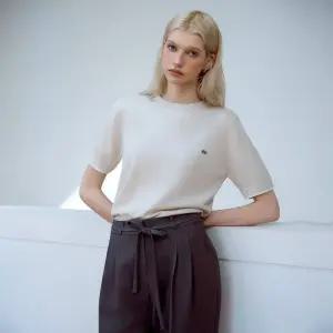 클라비스 촉감니트 소매배색 반팔 풀오버_CVKRG2301N 383067