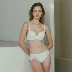 [롯데백화점]BARBARA 나일론 몰드 심플 베이직 A,B,C컵 브라 ABR4393