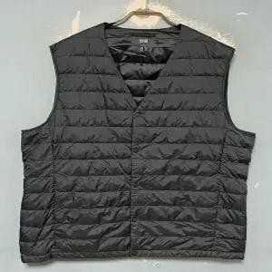 유니클로 남자 경량 패딩조끼 새상품 XL 105