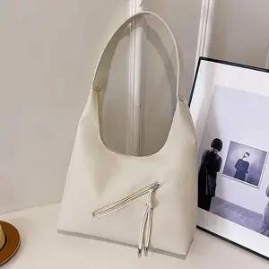 메신저백 슬링백 맨즈백 여행용 남자 여자힙색 코디