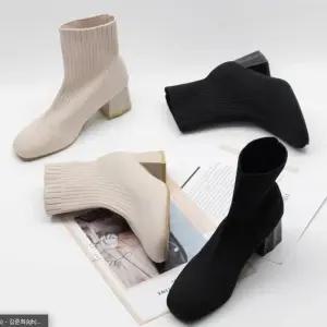 [옷자락]여성 데일리 기본 니트 스판 삭스 중간 블록힐 앵클부츠 신발
