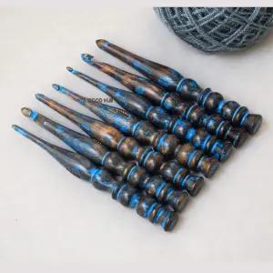 나무 코바늘 7개 세트 관절염 손을 위한 인체공학적 4mm 뜨개질 실을 부드럽고 편안한 그립 파란색