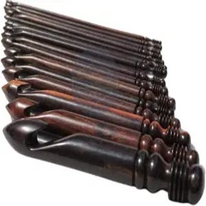 가죽 가방이 있는 나무 코바늘 세트 - 3.5mm에서 크기의 15개 로즈우드 뜨개질 바늘 및