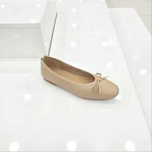 [탠디]by미셸 x260006 소가죽 소재 2cm굽 앞 장식 여성 펌프스 구두 cc7_CC