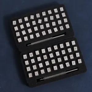 26글자와 10개의 숫자가 포함된 SiiRo 가죽 스탬프 펀치 세트 작업용 편지 도구 엠보싱 키트