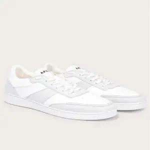 아페쎄 플레인 스니커즈 PUABH M56112 AAB