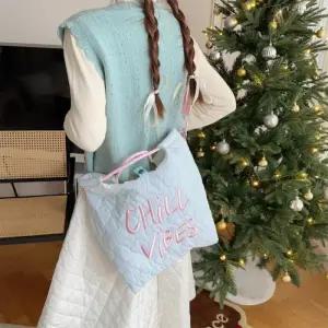 [옷자락]여자 데일리룩 바이브 엠보 퀼팅 감성 토트 숄더 크로스백