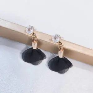 늘어진 꽃 귀걸이