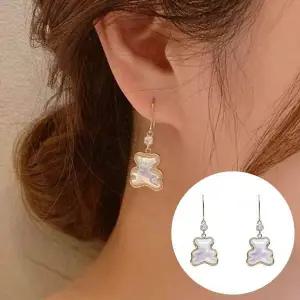 오로라 홀로그램 곰 귀걸이