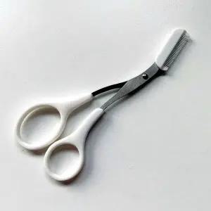 가위 눈썹정리 빗