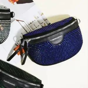 스터드 슬링백 반짝이 개성 스트랩 가방 블루