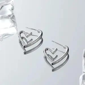 [라일리쥬얼리] Rly 입체 아웃라인 서지컬 하트 귀걸이 실버 하트 귀