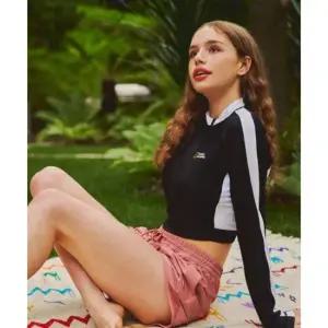 내셔널지오그래픽 N242WRG610 여성 크롭 반집업 래쉬가드 CAR본 BLACK 449380