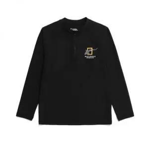 내셔널지오그래픽 키즈 K232URG630 시즈널 그래픽 반집업 래쉬가드 긴팔 티셔츠 CAR본 BLACK 436674